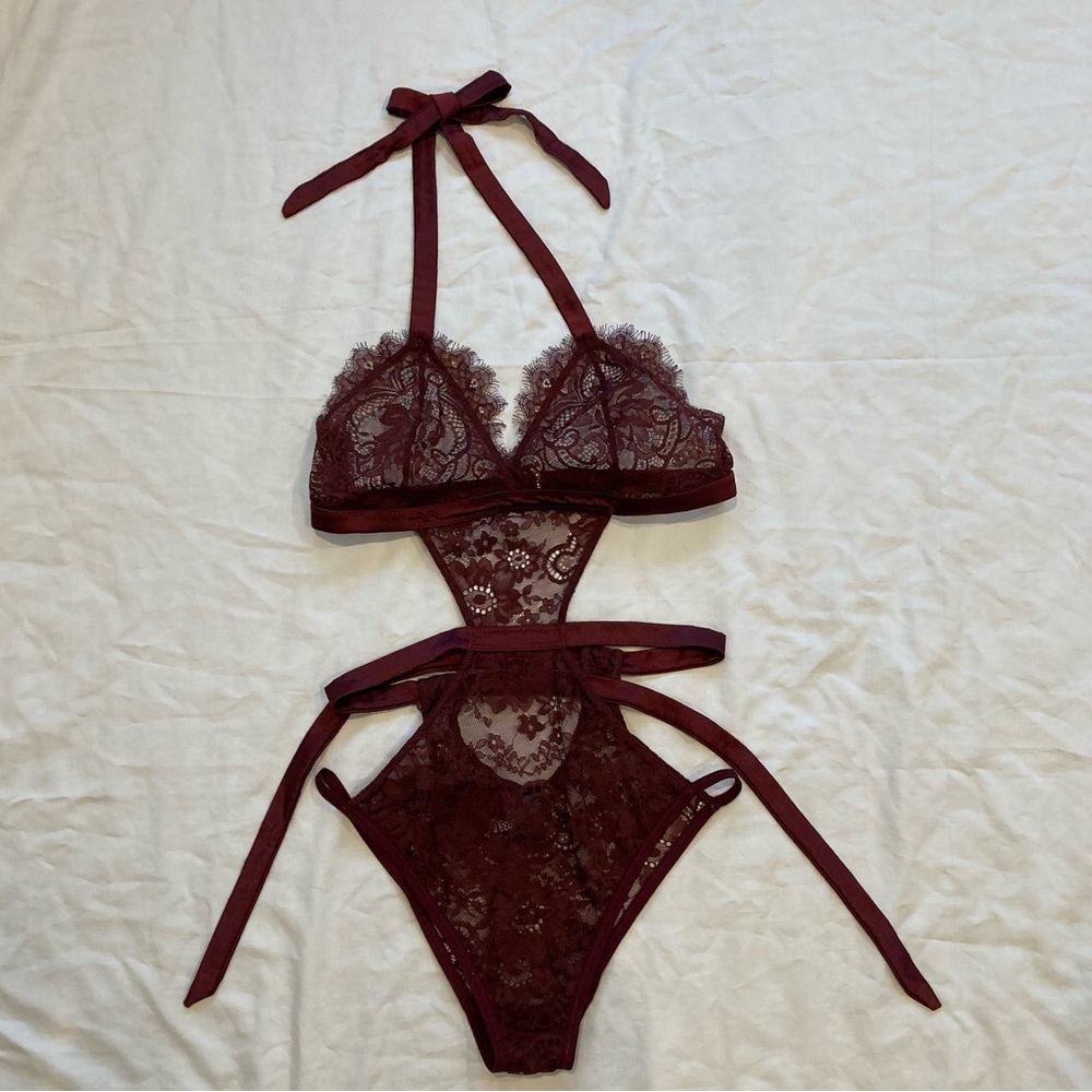 Mentionables Unlined Eyelash Lace Halter Cutout Teddy in Burgundy M - Picture 2 of 5